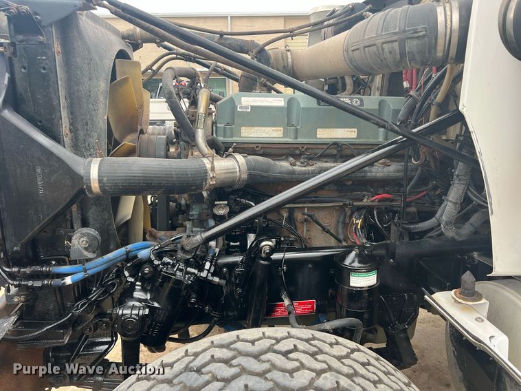 image for item DN3039 2007 Western Star 4900  semi truck