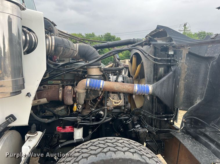 image for item DN3039 2007 Western Star 4900  semi truck