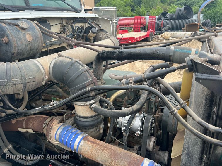 image for item DN3039 2007 Western Star 4900  semi truck