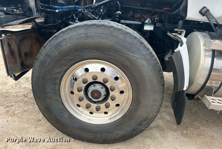 image for item DN3039 2007 Western Star 4900  semi truck