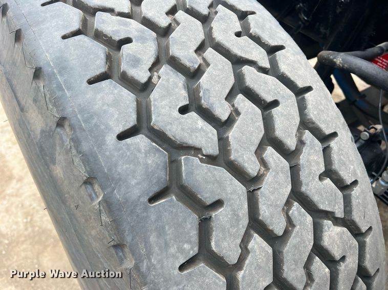 image for item DN3039 2007 Western Star 4900  semi truck