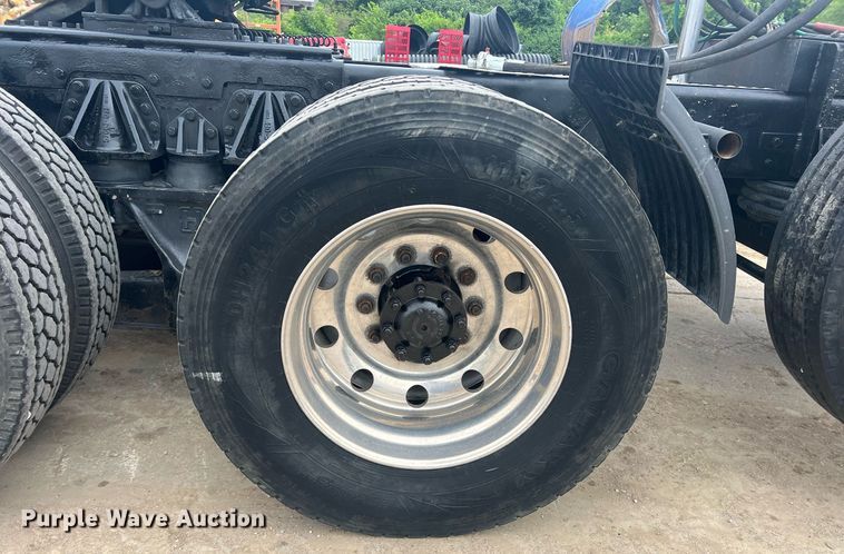 image for item DN3039 2007 Western Star 4900  semi truck