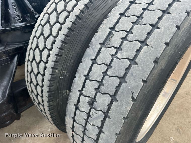 image for item DN3039 2007 Western Star 4900  semi truck