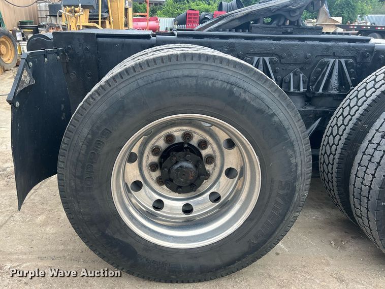 image for item DN3039 2007 Western Star 4900  semi truck