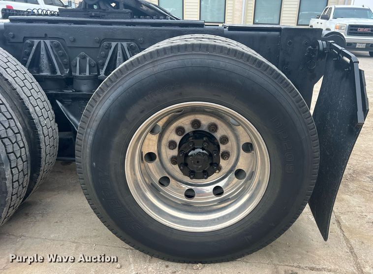 image for item DN3039 2007 Western Star 4900  semi truck