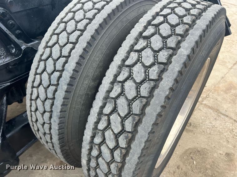 image for item DN3039 2007 Western Star 4900  semi truck