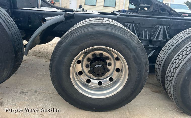 image for item DN3039 2007 Western Star 4900  semi truck