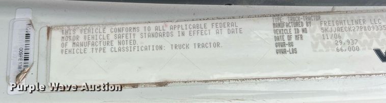 image for item DN3039 2007 Western Star 4900  semi truck