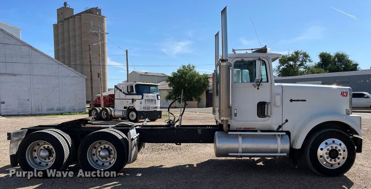 image for item DN4665 1987 International 9370  semi truck