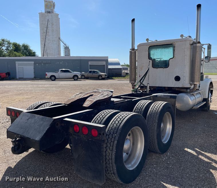 image for item DN4665 1987 International 9370  semi truck