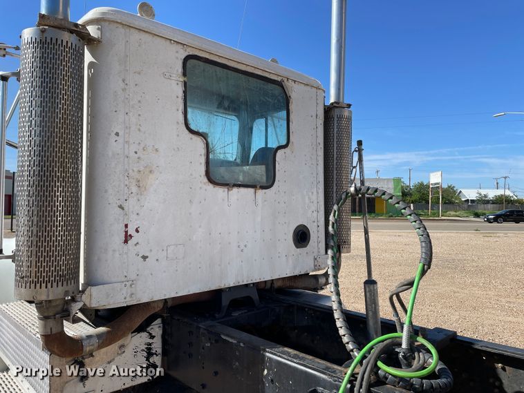 image for item DN4665 1987 International 9370  semi truck