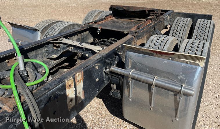 image for item DN4665 1987 International 9370  semi truck