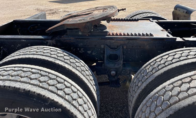 image for item DN4665 1987 International 9370  semi truck