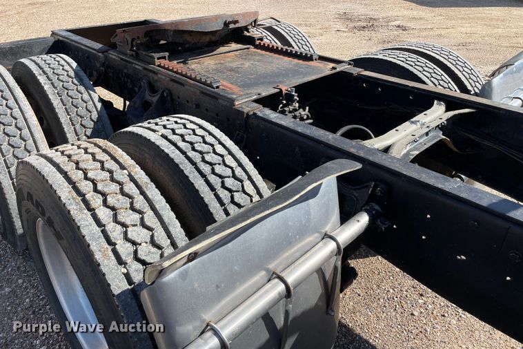 image for item DN4665 1987 International 9370  semi truck