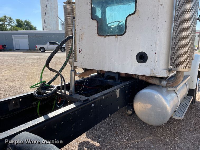 image for item DN4665 1987 International 9370  semi truck