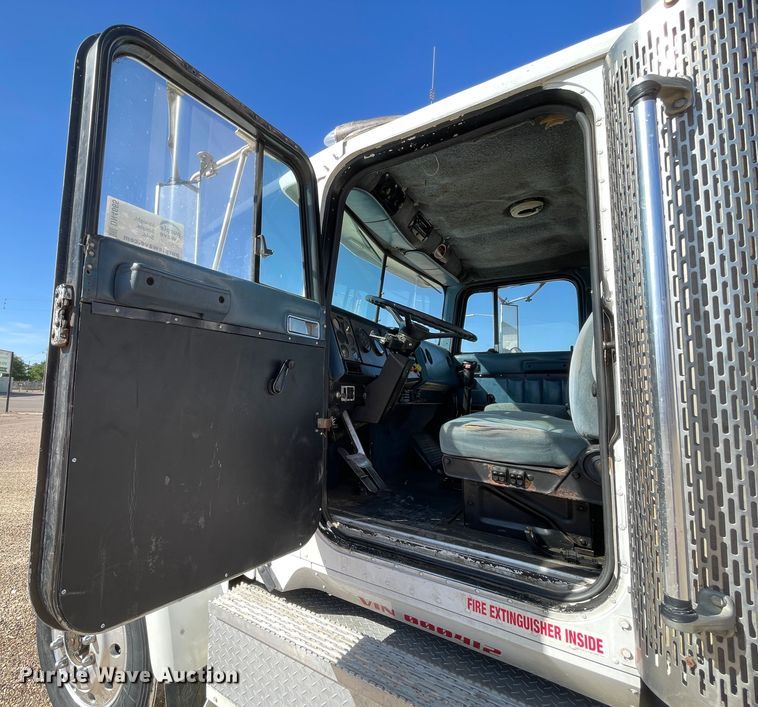 image for item DN4665 1987 International 9370  semi truck