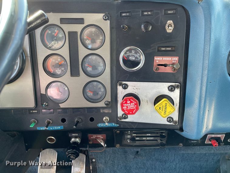 image for item DN4665 1987 International 9370  semi truck