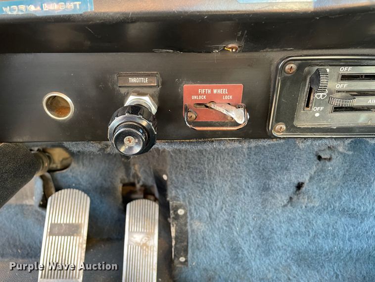 image for item DN4665 1987 International 9370  semi truck