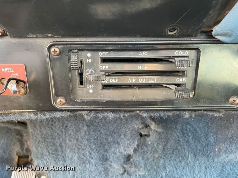 image for item DN4665 1987 International 9370  semi truck