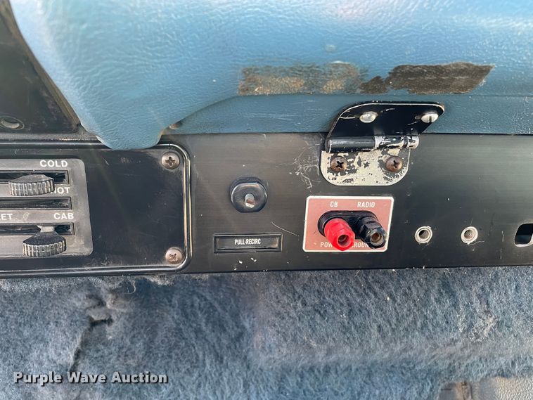 image for item DN4665 1987 International 9370  semi truck