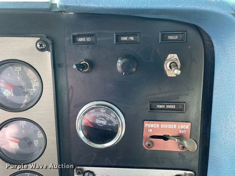 image for item DN4665 1987 International 9370  semi truck