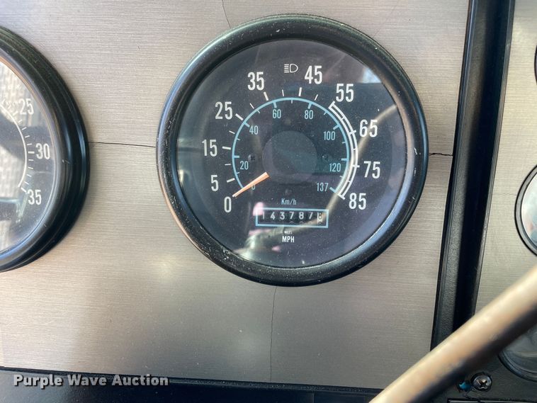 image for item DN4665 1987 International 9370  semi truck