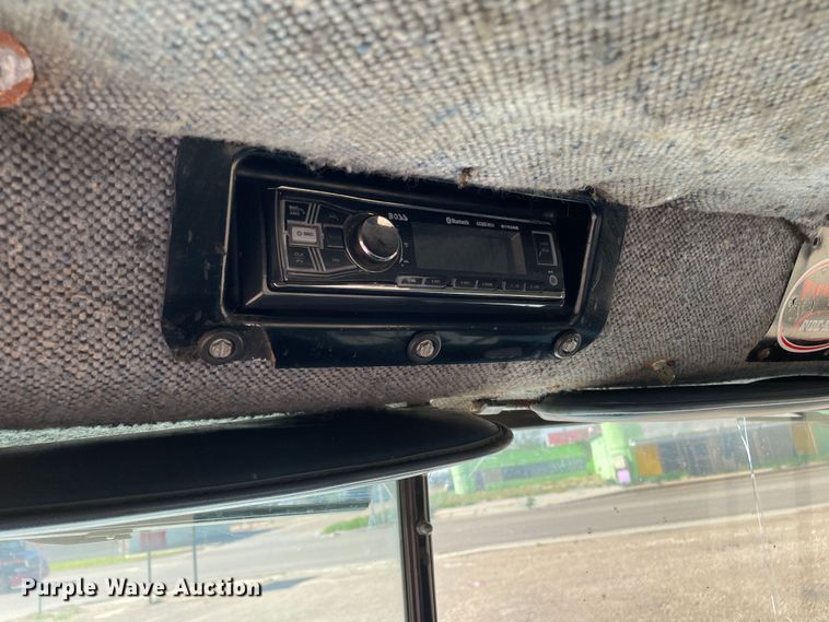 image for item DN4665 1987 International 9370  semi truck