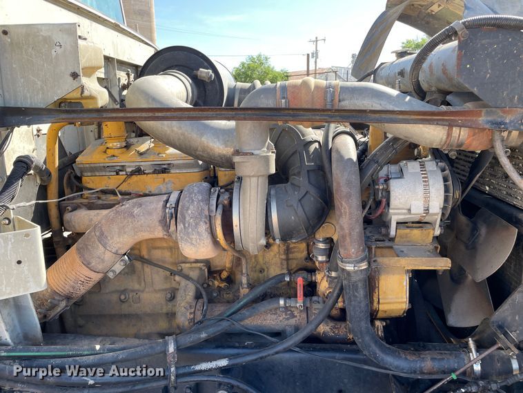 image for item DN4665 1987 International 9370  semi truck