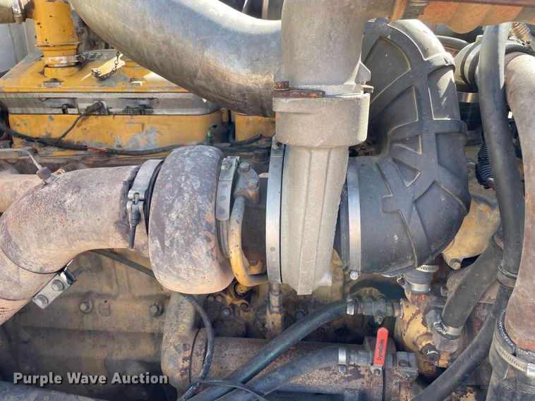 image for item DN4665 1987 International 9370  semi truck