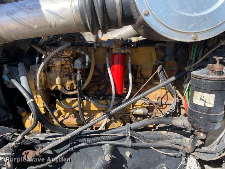 image for item DN4665 1987 International 9370  semi truck