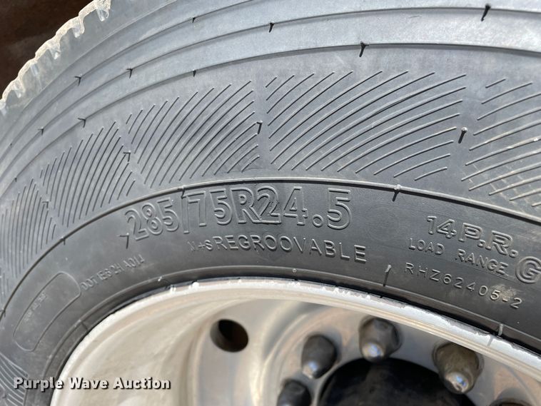 image for item DN4665 1987 International 9370  semi truck