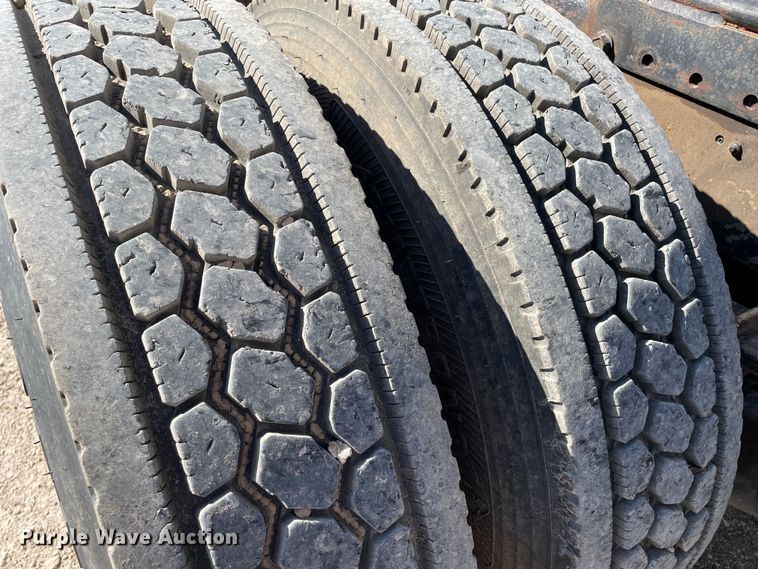 image for item DN4665 1987 International 9370  semi truck