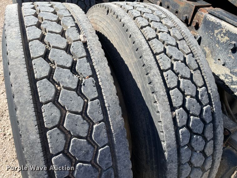 image for item DN4665 1987 International 9370  semi truck