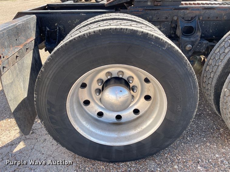 image for item DN4665 1987 International 9370  semi truck