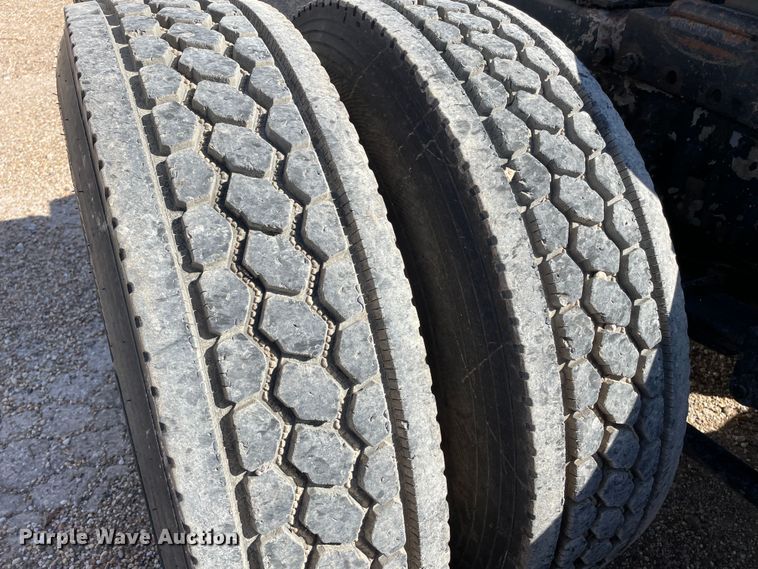 image for item DN4665 1987 International 9370  semi truck