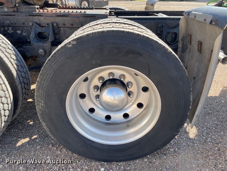 image for item DN4665 1987 International 9370  semi truck