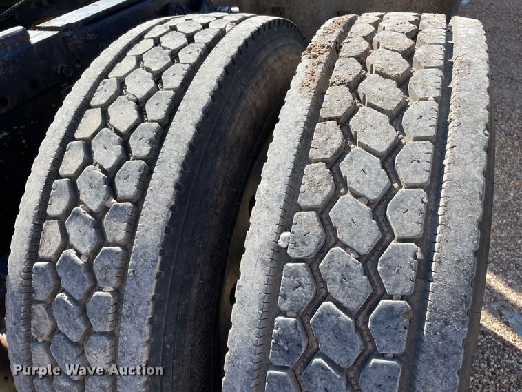 image for item DN4665 1987 International 9370  semi truck