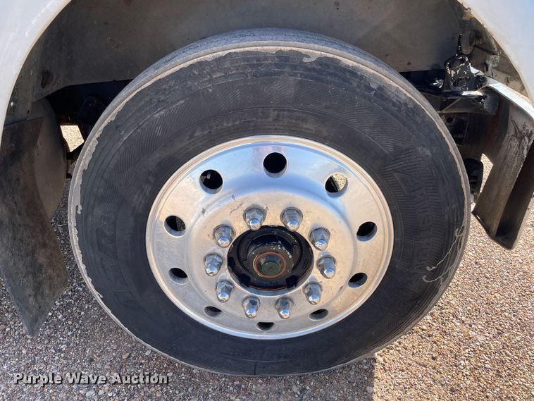 image for item DN4665 1987 International 9370  semi truck