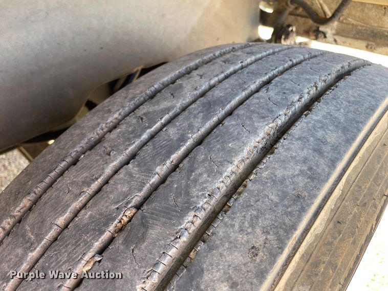 image for item DN4665 1987 International 9370  semi truck