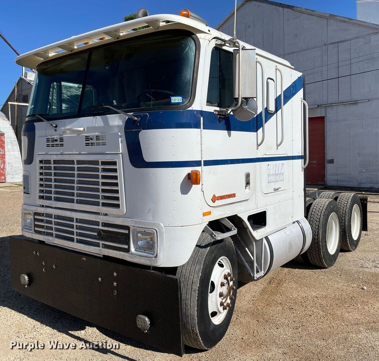 image for item DN4666 1989 International COF-9670  semi truck