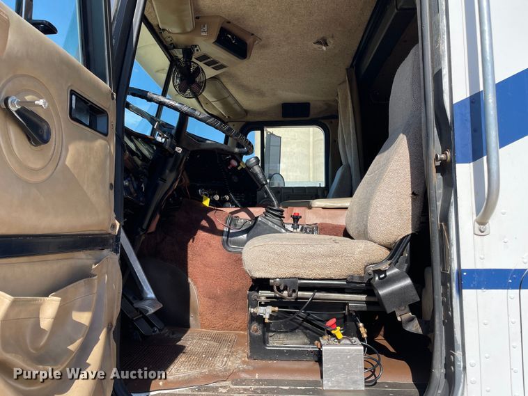 image for item DN4666 1989 International COF-9670  semi truck