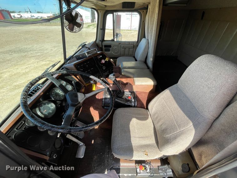 image for item DN4666 1989 International COF-9670  semi truck