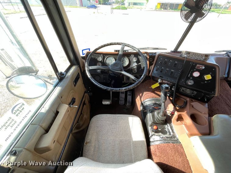 image for item DN4666 1989 International COF-9670  semi truck