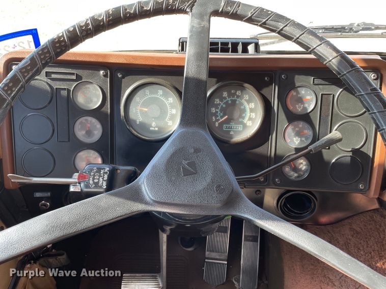 image for item DN4666 1989 International COF-9670  semi truck