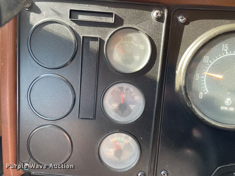 image for item DN4666 1989 International COF-9670  semi truck