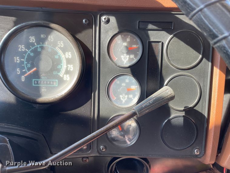 image for item DN4666 1989 International COF-9670  semi truck