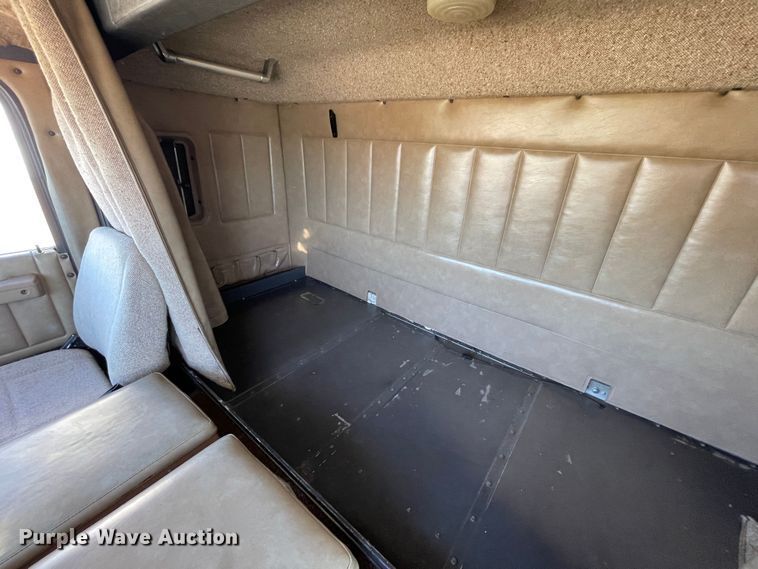 image for item DN4666 1989 International COF-9670  semi truck