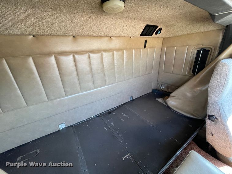 image for item DN4666 1989 International COF-9670  semi truck