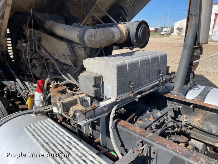 image for item DN4666 1989 International COF-9670  semi truck