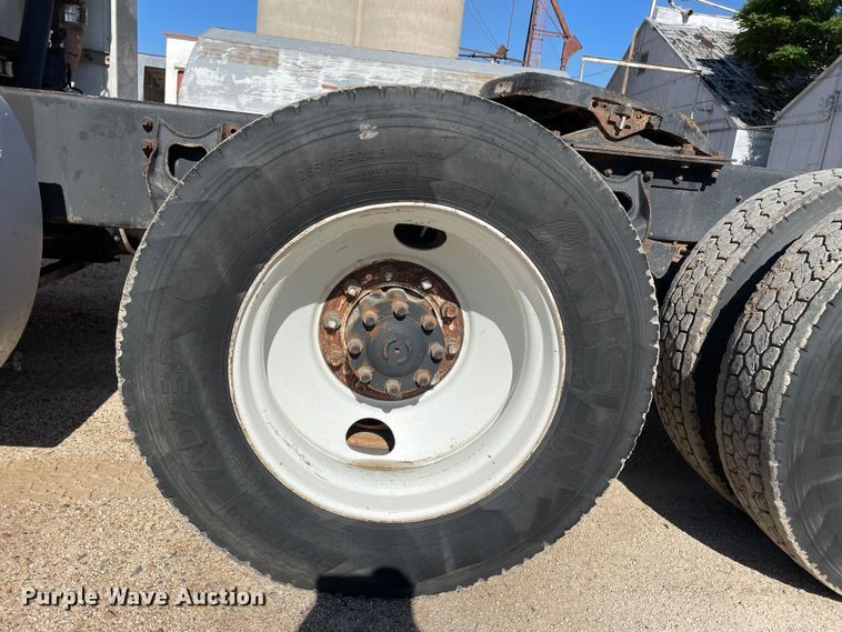 image for item DN4666 1989 International COF-9670  semi truck